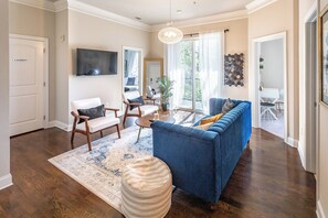 Smart TV - Charming 2-bedroom condo with AC, WiFi in lovely Atlanta (Atlanta)