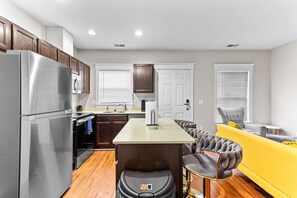 冰箱、微波炉、烤箱、炉灶