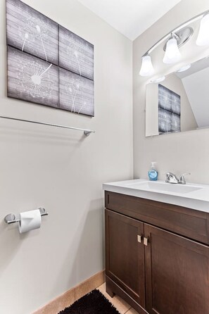 Sèche-cheveux, serviettes fournies