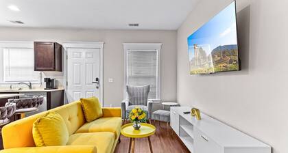 Stylish & Cozy 2-BR Detroit