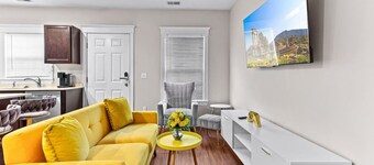 Stylish & Cozy 2-BR Detroit