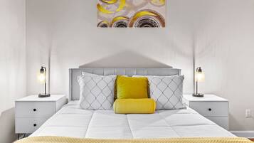 2 slaapkamers, een bureau, een strijkplank/strijkijzer, gratis wifi