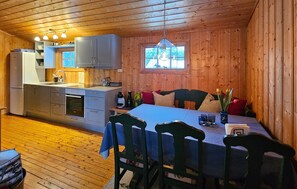 Jääkaappi, uuni, liesi, astianpesukone