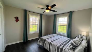 3 bedrooms, iron/ironing board, free WiFi, bed sheets