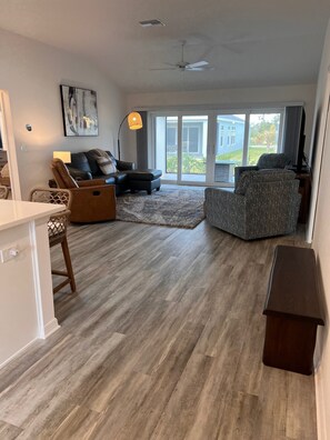 Smart TV, music library, printers