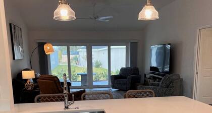 New home in Richmond, The Villages. Just 3 min. golf cart ride to Brownwood.