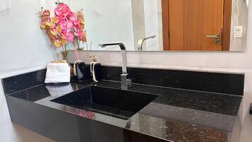 Suite | Bathroom | Towels, soap, toilet paper