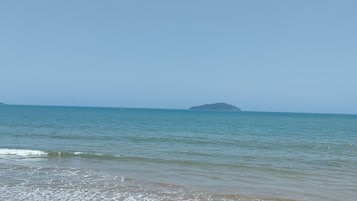 Pantai di sekitar