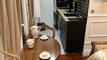 1 habitación, tabla de planchar con plancha y wifi