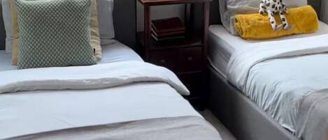 2 dormitoris, planxa i posts de planxar, wifi i roba de llit