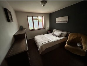 2 室のベッドルーム、アイロン / アイロン台、WiFi、ベッドシーツ