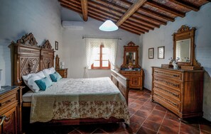 5 bedrooms, travel crib, free WiFi, bed sheets