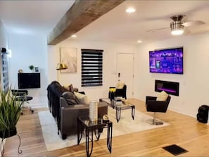 Interior - Cozy Walnut/ W private Parking

 (Lancaster)