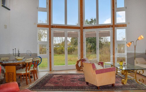 Beautiful home in Ystad with WiFi