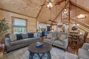 Smart TV, fireplace, books - Large Family Getaway Cabin w/Hot Tub + Game Room - Minutes to Blue Ridge (Blue Ridge)