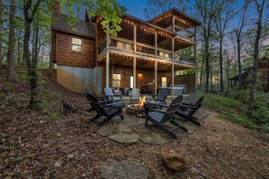 Terrace/patio - Large Family Getaway Cabin w/Hot Tub + Game Room - Minutes to Blue Ridge (Blue Ridge)