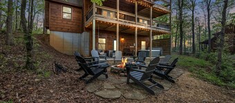 Large Family Getaway Cabin w/Hot Tub + Game Room - Minutes to Blue Ridge