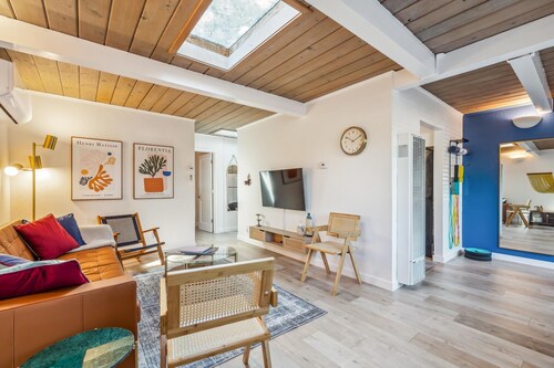 Designer Home Near Stanford/Tech Hub+AC/Gym/Office/BBQ/Parking. 2 Bed/1 Bath.
