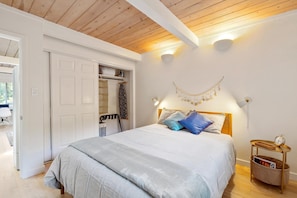 2 Schlafzimmer, Schreibtisch, Bügeleisen/Bügelbrett, WLAN