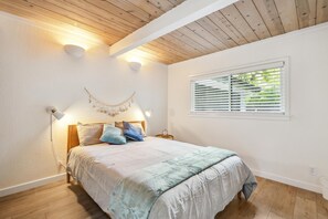 2 dormitorios, escritorio, tabla de planchar con plancha y wifi