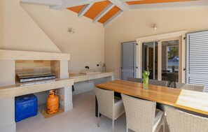 Outdoor dining - Luxurious home in Nedescina (Nedescina)