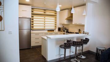 Mikroaaltouuni, uuni, liesi