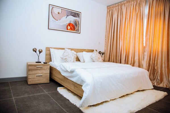 2 bedrooms, iron/ironing board, WiFi, bed sheets