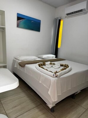 笔记本电脑工作区、免费 WiFi