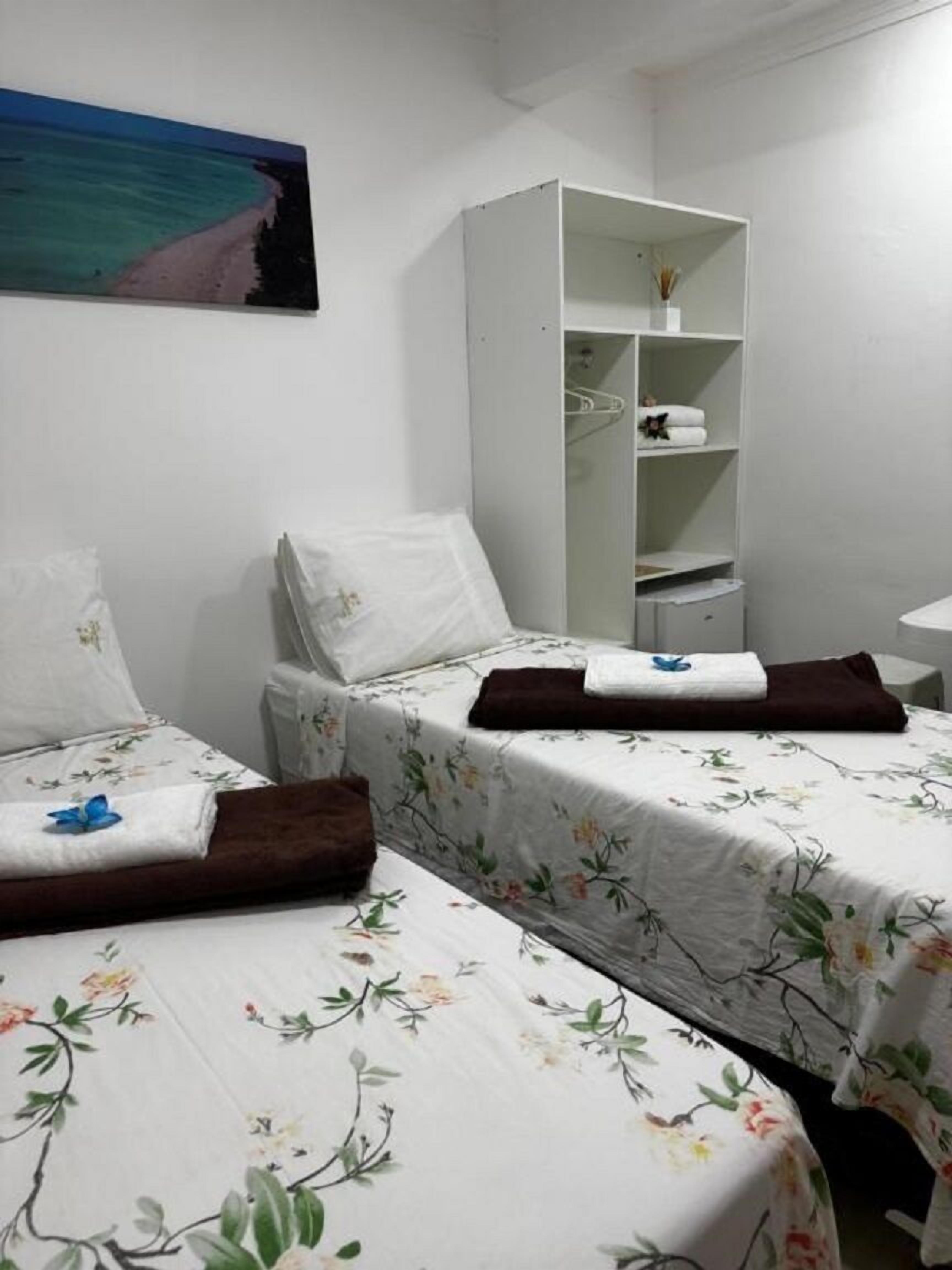 Habitación estándar con 1 cama matrimonial o 2 individuales | Espacio para trabajar con laptop y wifi gratis 