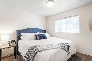 3 habitaciones, tabla de planchar con plancha, wifi y ropa de cama