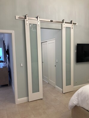 3 bedrooms, desk, free WiFi, bed sheets