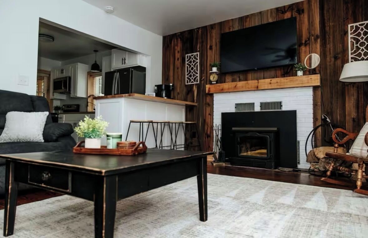 Télévision, cheminée