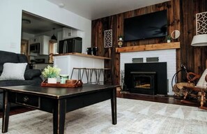 Télévision, cheminée