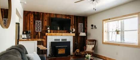 Televisión y chimenea