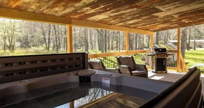 Cozy Cabin on the Creek with Hot Tub!