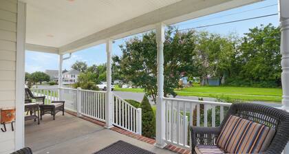 Twins at Bay | Renovated Coastal Home Near Downtown w/ Front Porch, Gas Grill & Pet Friendly Stay