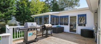 Grandma's House - Close to town, game area & large yard!