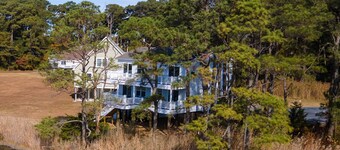 Robert's Retreat - Brand new home w/ gorgeous water views!