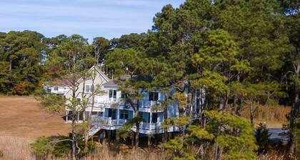 Robert's Retreat - Brand new home w/ gorgeous water views!