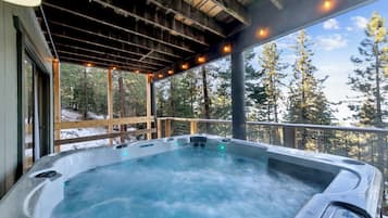 Bañera de hidromasaje al aire libre