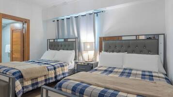2 habitaciones, tabla de planchar con plancha y cuna de viaje