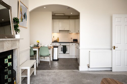 Garden Flat – Stunning Georgian Apartment in Grosvenor Place