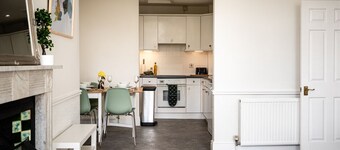 Garden Flat – Stunning Georgian Apartment in Grosvenor Place