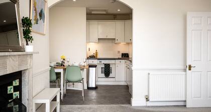 Garden Flat – Stunning Georgian Apartment in Grosvenor Place