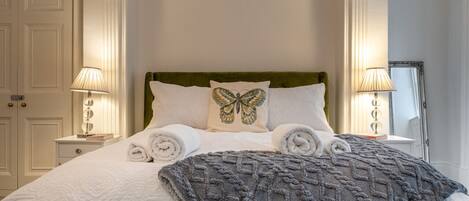 2 slaapkamers, een bureau, een strijkplank/strijkijzer, gratis wifi