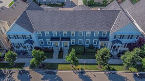 Exterior - Cozy & Spacious 3bed 4bath Home (Niagara-on-the-Lake)