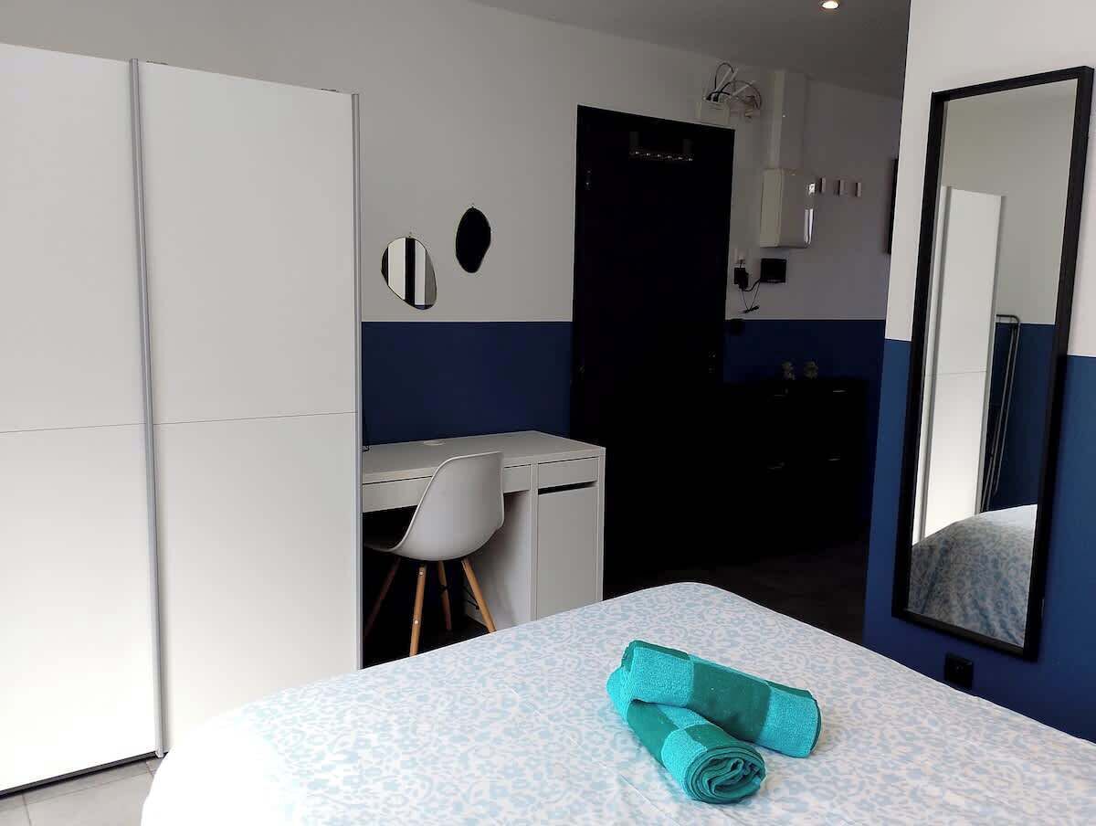 1 bedroom, WiFi, bed sheets