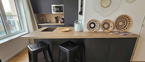 Micro-ondes, four, plaque de cuisson, lave-vaisselle