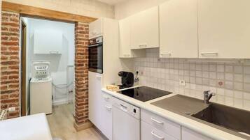 Réfrigérateur, micro-ondes, four, lave-vaisselle