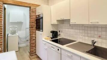 Réfrigérateur, micro-ondes, four, lave-vaisselle